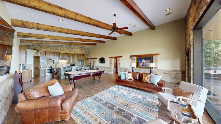 Elegant gestaltetes Wohnzimmer mit moderner Einrichtung in einer Wohnung im Building Nemec Lane - aggieland-vacation-rentals - 1328093 in Bryan, Bryan Elegant gestaltetes Wohnzimmer mit moderner Einrichtung in einer Wohnung im Building Nemec Lane - aggieland-vacation-rentals - 1328093 in Bryan, Bryan