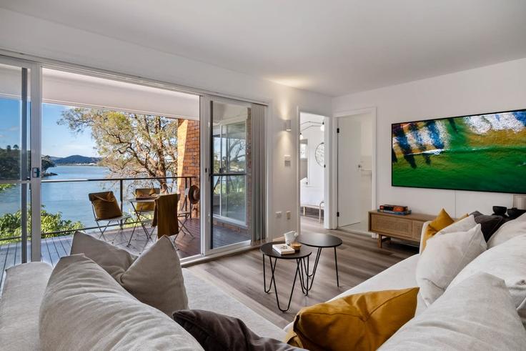 Horsfield Bay, Central Coast에 위치한 Building Horsfield Road - air-design-australia-pty-ltd - 1574778 유닛의 세련된 인테리어가 돋보이는 거실 Horsfield Bay, Central Coast에 위치한 Building Horsfield Road - air-design-australia-pty-ltd - 1574778 유닛의 세련된 인테리어가 돋보이는 거실