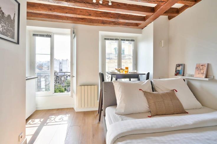 10th arrondissement, Paris 소재 Building Rue de l'Échiquier - airbnyou - 1068293 - PAR 유닛에 마련된, 현대적인 가구로 꾸며진 우아한 디자인의 거실 10th arrondissement, Paris 소재 Building Rue de l'Échiquier - airbnyou - 1068293 - PAR 유닛에 마련된, 현대적인 가구로 꾸며진 우아한 디자인의 거실