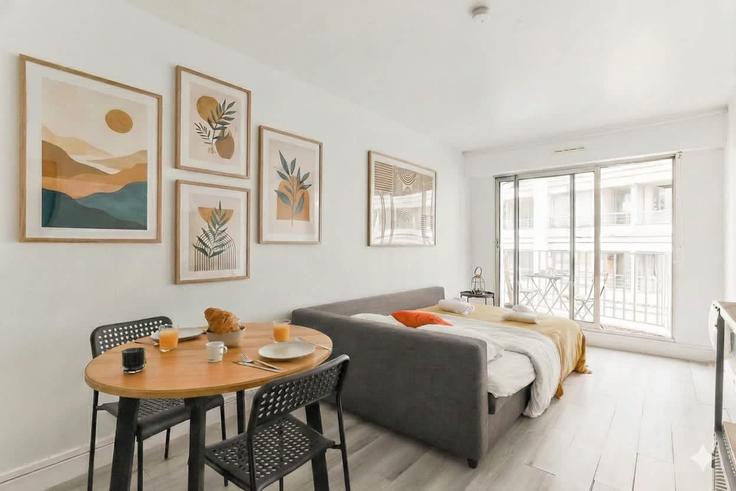 Salle de séjour élégante avec mobilier moderne dans un appartement à Building Rue de Cîteaux - airbnyou - 1378239 à 12th arrondissement, Paris