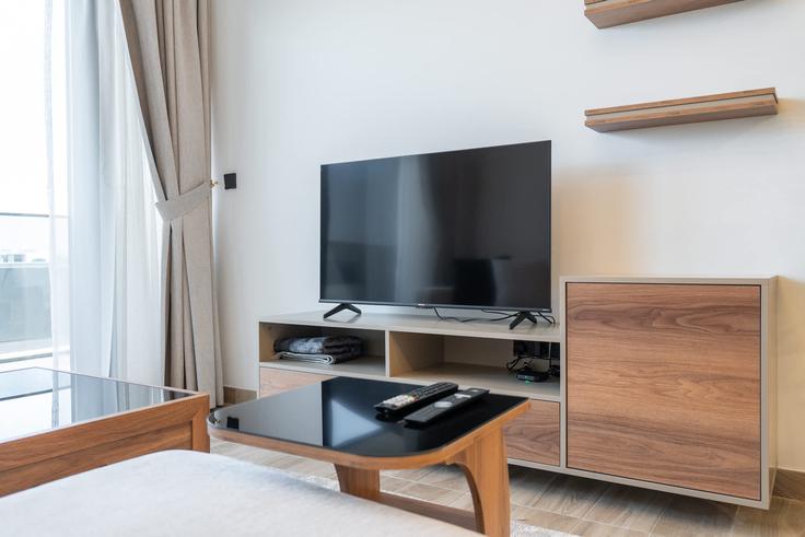 Salle de séjour élégante avec mobilier moderne dans un appartement à Building Celia Residence - airdxb - 1038570 - DXB à Motor City, Dubai