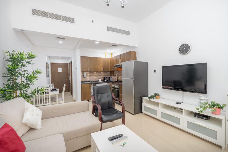 Salle de séjour élégante avec mobilier moderne dans un appartement à Building Botanica - airdxb - 1059498 - DXB à Jumeirah Village, Dubai