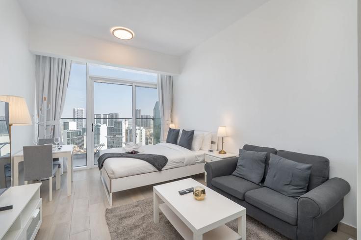 Building Bloom Heights Tower A - airdxb - 1073472 - DXB adresindeki bir dairede modern mobilyalarla zarif bir şekilde tasarlanmış oturma odası Jumeirah Village, Dubai Building Bloom Heights Tower A - airdxb - 1073472 - DXB adresindeki bir dairede modern mobilyalarla zarif bir şekilde tasarlanmış oturma odası Jumeirah Village, Dubai