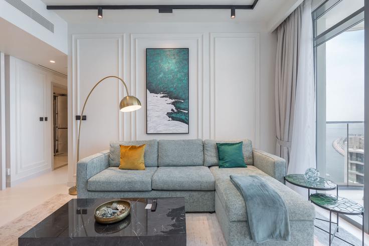 Building Marina Vista 2 - airdxb - 1073481 - DXB adresindeki bir dairede modern mobilyalarla zarif bir şekilde tasarlanmış oturma odası The Palm Jumeirah, Dubai Building Marina Vista 2 - airdxb - 1073481 - DXB adresindeki bir dairede modern mobilyalarla zarif bir şekilde tasarlanmış oturma odası The Palm Jumeirah, Dubai