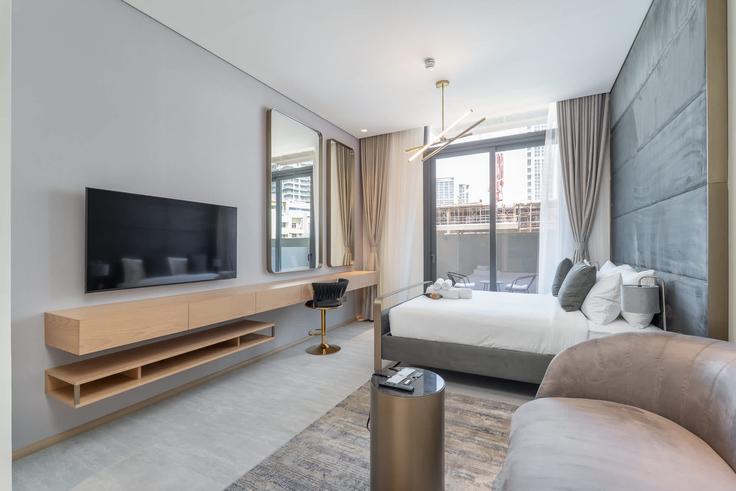 Sala de estar elegantemente projetada com móveis modernos em um apartamento no Building Street 11 - airdxb - 1224661 - DXB em Jumeirah Village, Dubai Sala de estar elegantemente projetada com móveis modernos em um apartamento no Building Street 11 - airdxb - 1224661 - DXB em Jumeirah Village, Dubai