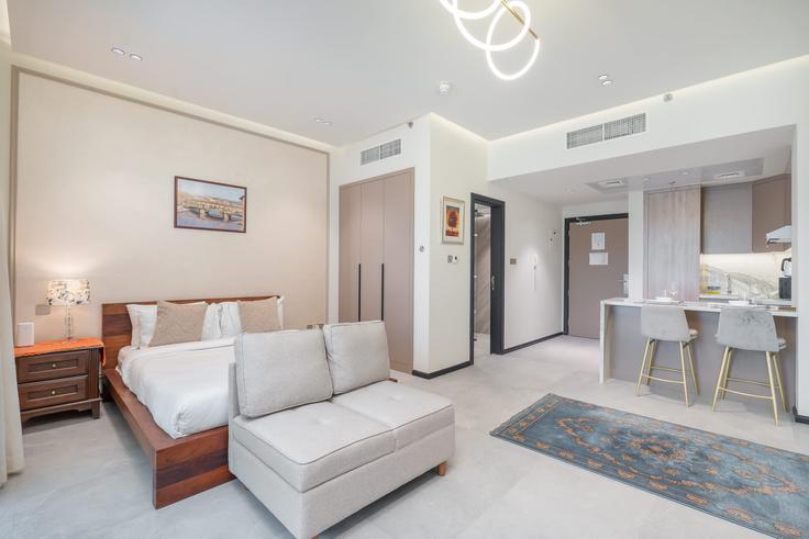 Sala de estar elegantemente projetada com móveis modernos em um apartamento no Building Burj View Arjan - airdxb - 1234321 - DXB em Arjan-Dubailand, Dubai
