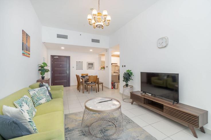 Salle de séjour élégante avec mobilier moderne dans un appartement à Building Tariaq Bedon Esm - airdxb - 1282656 - DXB à Motor City, Dubai Salle de séjour élégante avec mobilier moderne dans un appartement à Building Tariaq Bedon Esm - airdxb - 1282656 - DXB à Motor City, Dubai