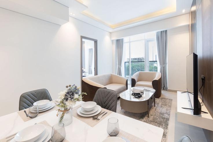 Jumeirah Village, Dubai에 위치한 Building Tariaq Bedon Esm - airdxb - 1289059 - DXB 아파트의 세련된 인테리어가 돋보이는 거실