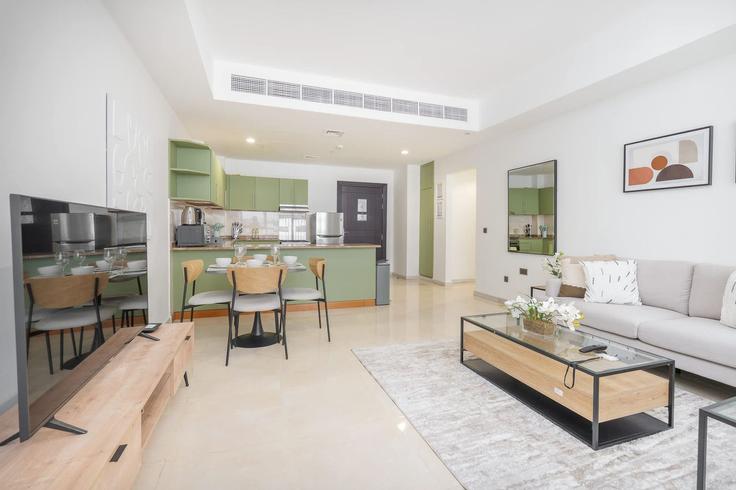 Salle de séjour élégante avec mobilier moderne dans un appartement à Building Tariaq Bedon Esm - airdxb - 1296607 - DXB à Al Barsha, Dubai