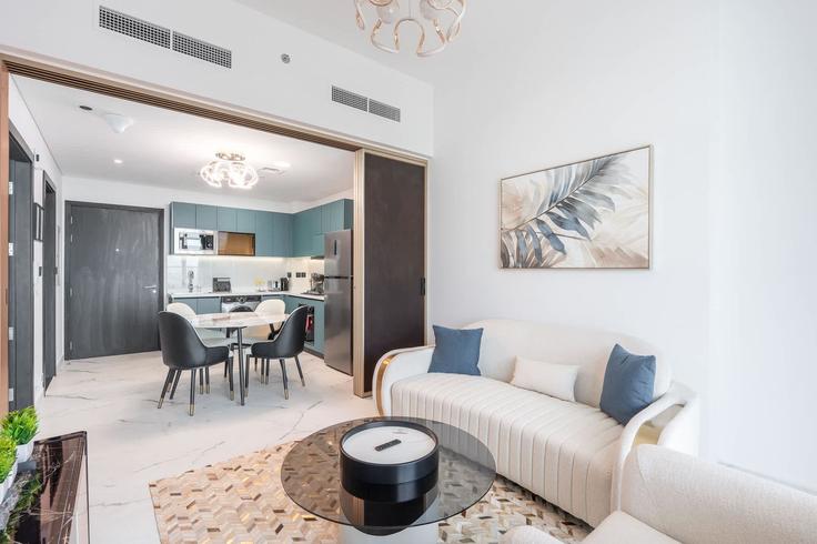 Al Barsha, Dubai에 위치한 Building Tariaq Bedon Esm - airdxb - 1309036 - DXB 아파트의 세련된 인테리어가 돋보이는 거실