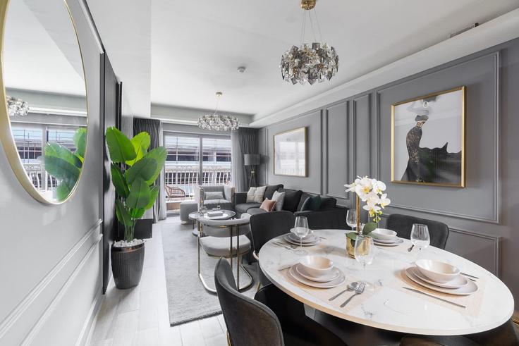 Jumeirah Village, Dubai에 위치한 Building Tariaq Bedon Esm - airdxb - 1309764 - DXB 아파트의 세련된 인테리어가 돋보이는 거실