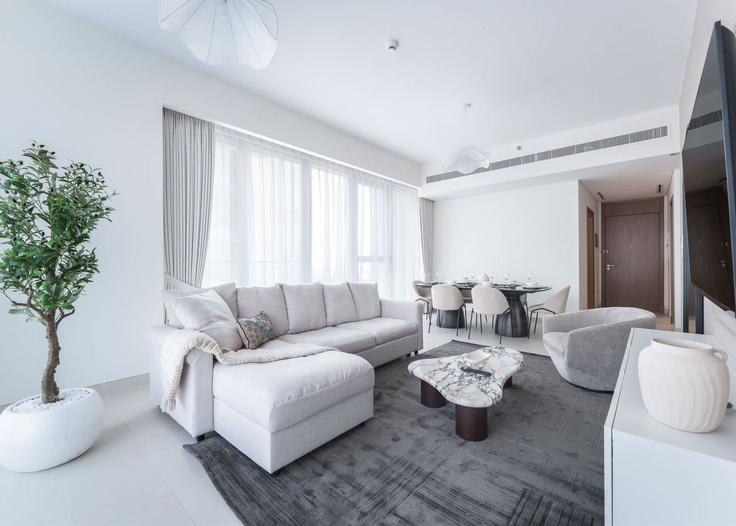 Elegant gestaltetes Wohnzimmer mit moderner Einrichtung in einer Wohnung im Building 55th Street - airdxb - 1322133 in Al Safa, Dubai Elegant gestaltetes Wohnzimmer mit moderner Einrichtung in einer Wohnung im Building 55th Street - airdxb - 1322133 in Al Safa, Dubai