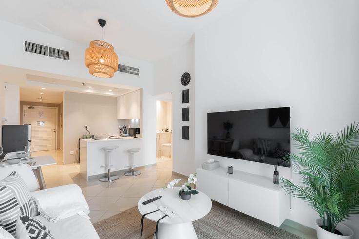 JLT, Dubai에 위치한 Building Tariaq Bedon Esm - airdxb - 1347939 아파트의 세련된 인테리어가 돋보이는 거실