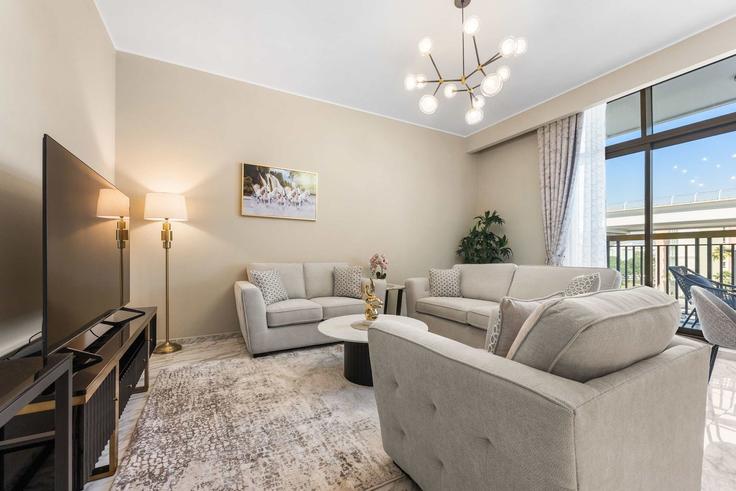 Jebel Ali Village, Dubai에 위치한 Building Tariaq Bedon Esm - airdxb - 1355593 아파트의 세련된 인테리어가 돋보이는 거실