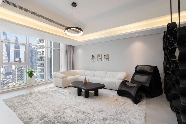 Dubai Al Thanyah FifthのBuilding Tariaq Bedon Esm - airdxb - 1366032のアパートメントにある、モダンな家具を備えたエレガントなデザインのリビングルーム