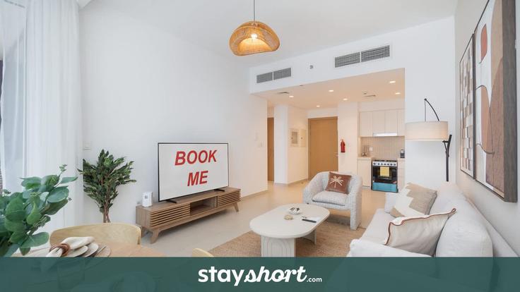 Salle de séjour élégante avec mobilier moderne dans un appartement à Building Tariaq Bedon Esm - airdxb - 1289581 - DXB à Ras Al Khor, Dubai