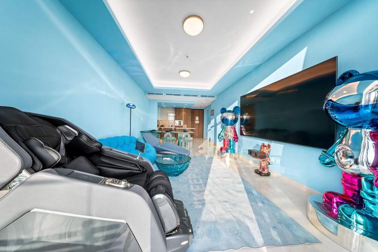 Downtown Dubai, Dubai 소재 Building Burj Khalifa Boulevard - airdxb - 1367340 유닛에 마련된, 현대적인 가구로 꾸며진 우아한 디자인의 거실 Downtown Dubai, Dubai 소재 Building Burj Khalifa Boulevard - airdxb - 1367340 유닛에 마련된, 현대적인 가구로 꾸며진 우아한 디자인의 거실