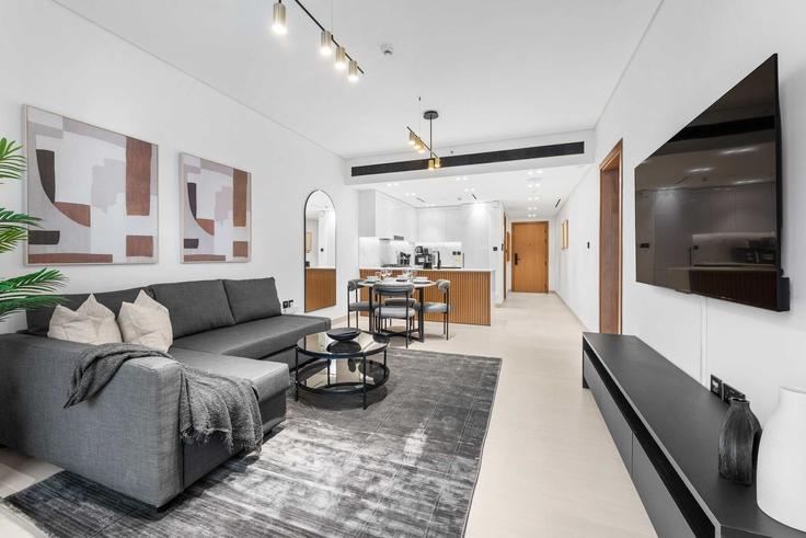 Elegant gestaltetes Wohnzimmer mit moderner Einrichtung in einer Wohnung im Building Tariaq Bedon Esm - airdxb - 1376581 in Al Barsha South Fourth, Dubai