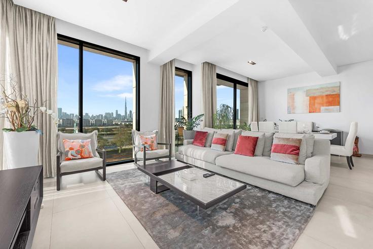 Elegante sala de estar con mobiliario moderno en un apartamento en Building Tariaq Bedon Esm - airdxb - 1490033 en Nad Al Sheba, Dubai Elegante sala de estar con mobiliario moderno en un apartamento en Building Tariaq Bedon Esm - airdxb - 1490033 en Nad Al Sheba, Dubai