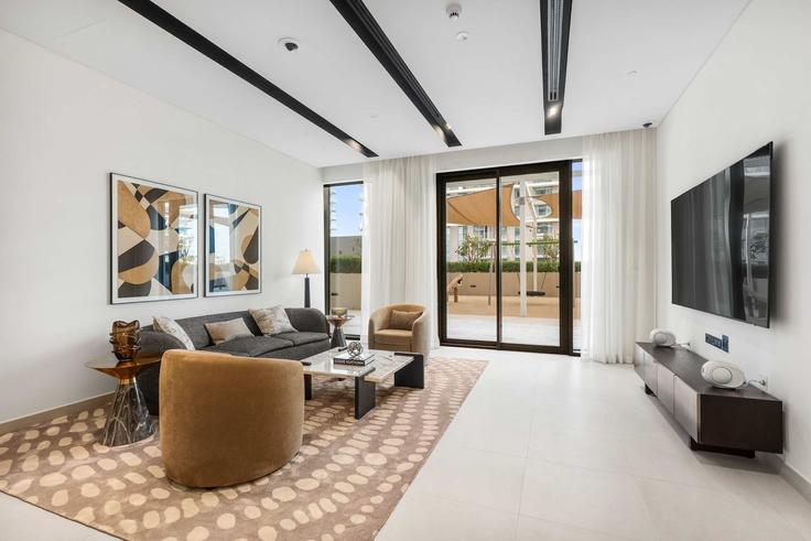 Dubai Marsa DubaiのBuilding Tariaq Bedon Esm - airdxb - 1512839のアパートメントにある、モダンな家具を備えたエレガントなデザインのリビングルーム Dubai Marsa DubaiのBuilding Tariaq Bedon Esm - airdxb - 1512839のアパートメントにある、モダンな家具を備えたエレガントなデザインのリビングルーム