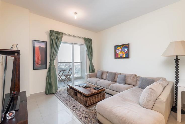 Salle de séjour élégante avec mobilier moderne dans un appartement à Building Red Residence - airdxb - 1036730 - DXB à Dubai, Dubai Salle de séjour élégante avec mobilier moderne dans un appartement à Building Red Residence - airdxb - 1036730 - DXB à Dubai, Dubai