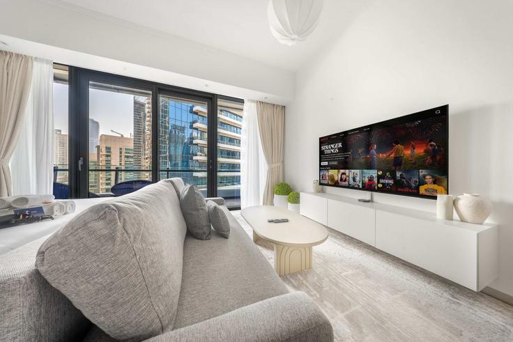 Elegant gestaltetes Wohnzimmer mit moderner Einrichtung in einer Wohnung im Building Al Yahoom Street - airdxb - 1290865 - DXB in Dubai Marina, Dubai Elegant gestaltetes Wohnzimmer mit moderner Einrichtung in einer Wohnung im Building Al Yahoom Street - airdxb - 1290865 - DXB in Dubai Marina, Dubai
