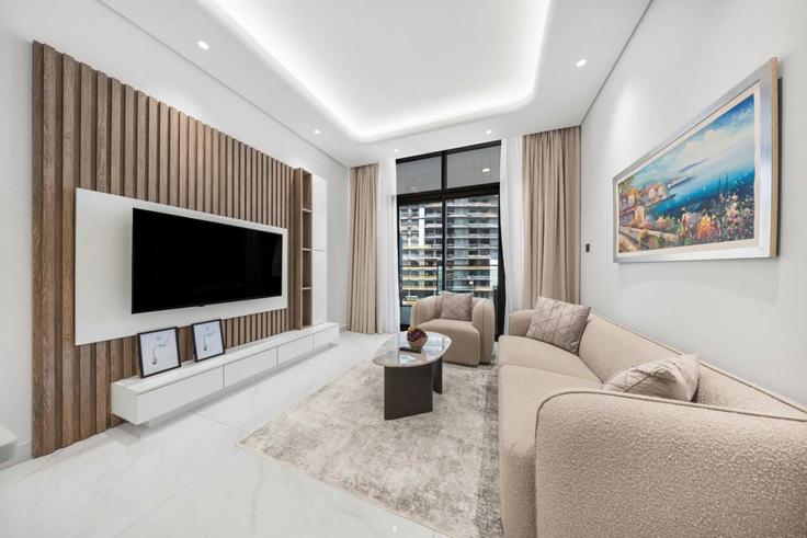 Sala de estar elegantemente projetada com móveis modernos em um apartamento no Building Cayan Cantara Tower - airdxb - 1643118 em Al Barsha South Second, Dubai Sala de estar elegantemente projetada com móveis modernos em um apartamento no Building Cayan Cantara Tower - airdxb - 1643118 em Al Barsha South Second, Dubai
