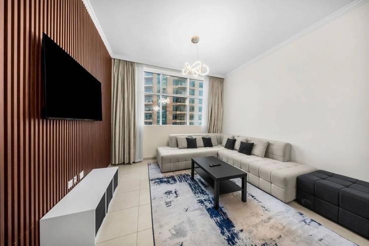 Salle de séjour élégante avec mobilier moderne dans un appartement à Building Dubai Fountain Street - airdxb - 1642517 à Downtown Dubai, Dubai