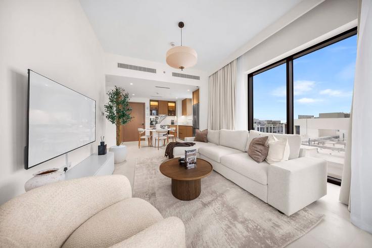 Elegant gestaltetes Wohnzimmer mit moderner Einrichtung in einer Wohnung im Building Unnamed Road - airdxb - 1596991 in Al Kheeran First, Dubai Elegant gestaltetes Wohnzimmer mit moderner Einrichtung in einer Wohnung im Building Unnamed Road - airdxb - 1596991 in Al Kheeran First, Dubai