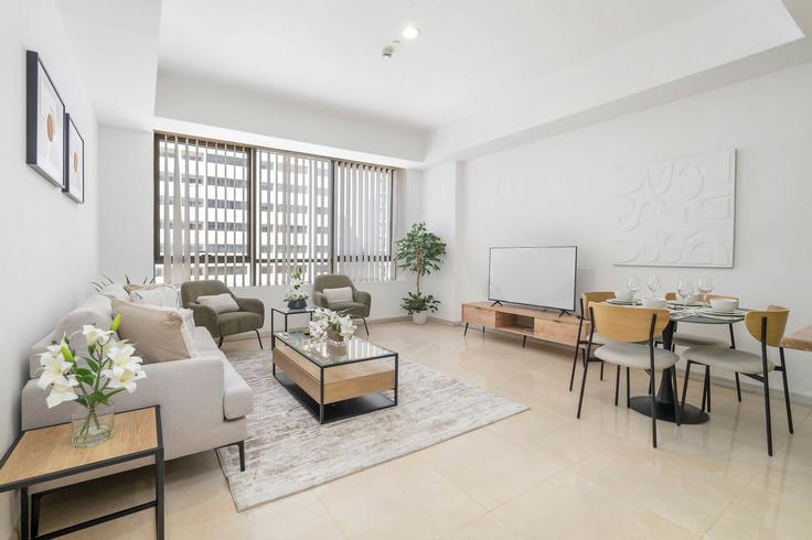 Al Barsha, Dubai에 위치한 Building Tariaq Bedon Esm - airdxb - 1296607 - DXB 아파트의 세련된 인테리어가 돋보이는 거실 Al Barsha, Dubai에 위치한 Building Tariaq Bedon Esm - airdxb - 1296607 - DXB 아파트의 세련된 인테리어가 돋보이는 거실