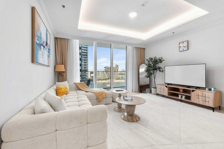 Marsa Dubai, Dubai에 위치한 Building Tariaq Bedon Esm - airdxb - 1389790 유닛의 세련된 인테리어가 돋보이는 거실