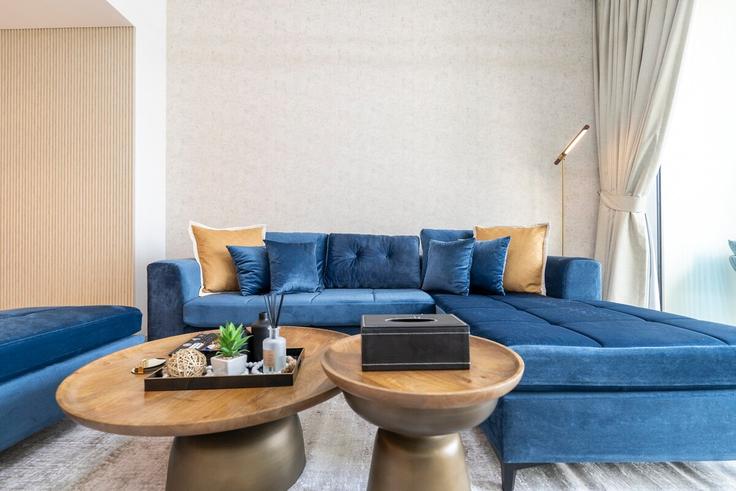 Elegant gestaltetes Wohnzimmer mit moderner Einrichtung in einer Wohnung im Building Downtown Views II T1 - airdxb - 1030404 - DXB in Za'abeel, Dubai Elegant gestaltetes Wohnzimmer mit moderner Einrichtung in einer Wohnung im Building Downtown Views II T1 - airdxb - 1030404 - DXB in Za'abeel, Dubai