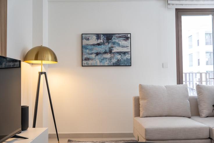 Salle de séjour élégante avec mobilier moderne dans un appartement à Building Bayshore Tower 2 - airdxb - 1030729 - DXB à Ras Al Khor, Dubai Salle de séjour élégante avec mobilier moderne dans un appartement à Building Bayshore Tower 2 - airdxb - 1030729 - DXB à Ras Al Khor, Dubai