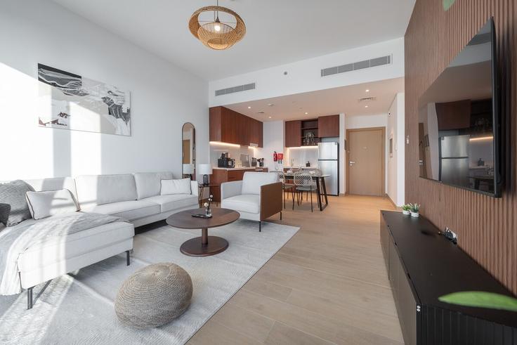 Jumeirah, Dubai에 위치한 Building Le Pont Building 1 - airdxb - 1030286 - DXB 유닛의 세련된 인테리어가 돋보이는 거실