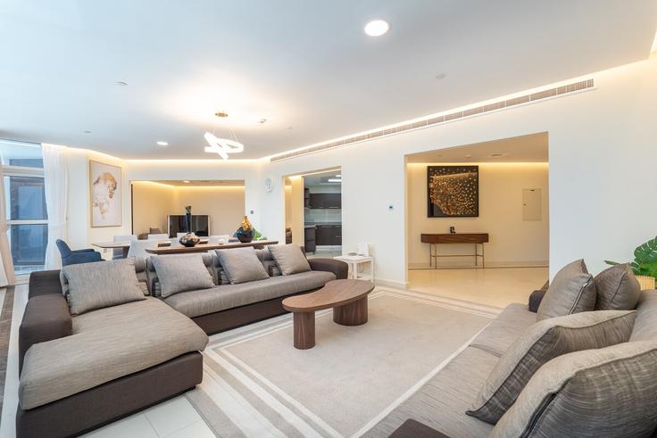 Elegant gestaltetes Wohnzimmer mit moderner Einrichtung in einer Wohnung im Building 23 Marina Tower - airdxb - 1030455 - DXB in Dubai Marina, Dubai Elegant gestaltetes Wohnzimmer mit moderner Einrichtung in einer Wohnung im Building 23 Marina Tower - airdxb - 1030455 - DXB in Dubai Marina, Dubai