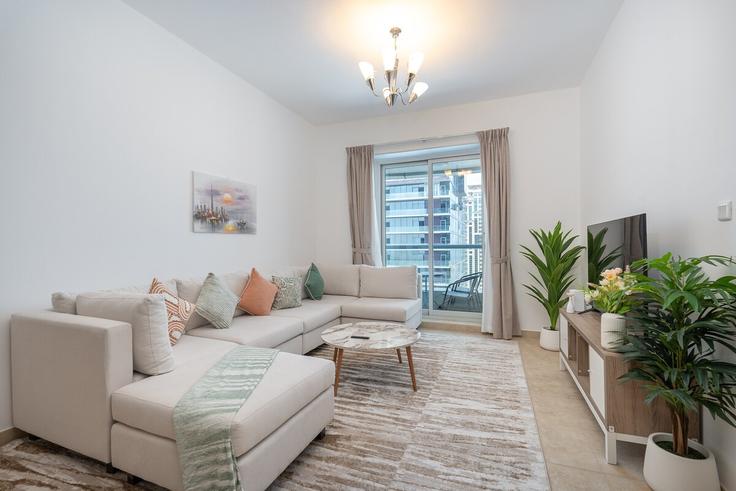 Salle de séjour élégante avec mobilier moderne dans un appartement à Building Dubai Star - airdxb - 1030692 - DXB à JLT, Dubai Salle de séjour élégante avec mobilier moderne dans un appartement à Building Dubai Star - airdxb - 1030692 - DXB à JLT, Dubai