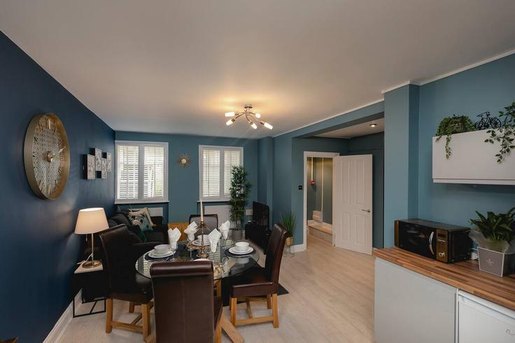 Elegante sala de estar con mobiliario moderno en un apartamento en Building Oriental Place - airhost-agency - 1351186 en Brighton, Brighton Elegante sala de estar con mobiliario moderno en un apartamento en Building Oriental Place - airhost-agency - 1351186 en Brighton, Brighton