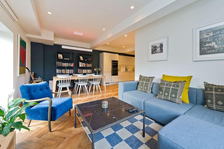 Salle de séjour élégante avec mobilier moderne dans un appartement à Building Albion Yard - airpeaceofmind - 1523014 à London Borough of Islington, London