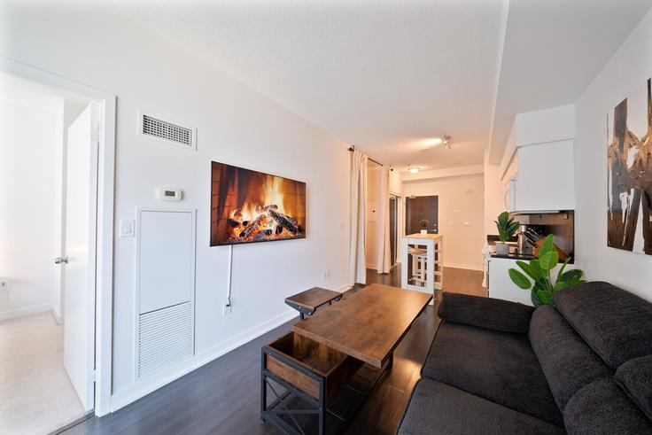 Toronto Old TorontoのBuilding Puente de Luz - aj-properties - 1473066のアパートメントにある、モダンな家具を備えたエレガントなデザインのリビングルーム Toronto Old TorontoのBuilding Puente de Luz - aj-properties - 1473066のアパートメントにある、モダンな家具を備えたエレガントなデザインのリビングルーム