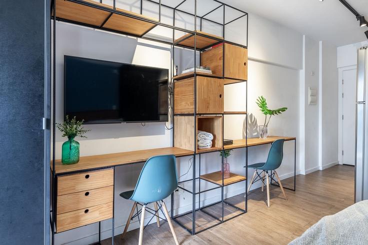 Elegant gestaltetes Wohnzimmer mit moderner Einrichtung in einer Wohnung im Building Rua Aurora - akile-homes - 1459287 in República, São Paulo