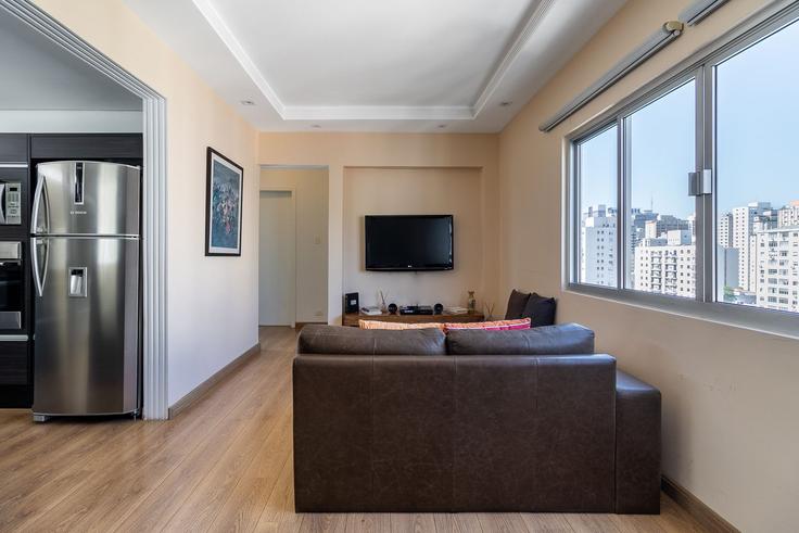 São Paulo Cerqueira CésarのBuilding Rua Oscar Freire - akile-homes - 1459290のアパートメントにある、モダンな家具を備えたエレガントなデザインのリビングルーム