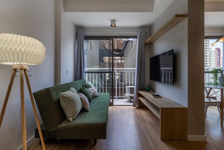 Building Avenida Santo Amaro - akile-homes - 1459320 adresindeki bir dairede modern mobilyalarla zarif bir şekilde tasarlanmış oturma odası Vila Olímpia, São Paulo