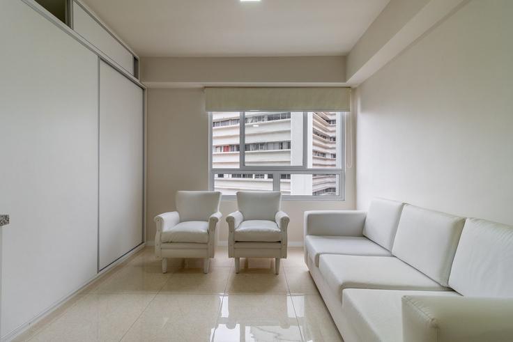 Elegant gestaltetes Wohnzimmer mit moderner Einrichtung in einer Wohnung im Building Avenida Nove de Julho - akile-homes - 1459340 in Consolação, São Paulo