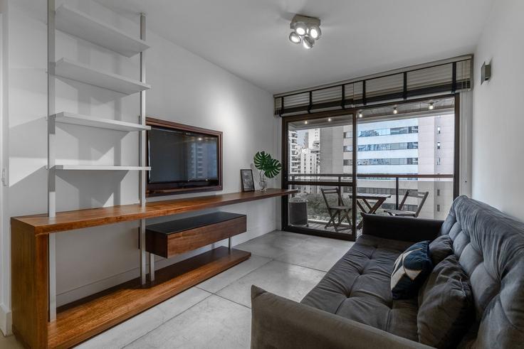 Elegant gestaltetes Wohnzimmer mit moderner Einrichtung in einer Wohnung im Building Rua Haddock Lobo - akile-homes - 1459351 in Cerqueira César, São Paulo