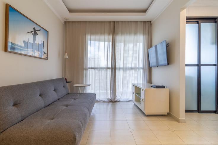 Elegant gestaltetes Wohnzimmer mit moderner Einrichtung in einer Wohnung im Building Alameda Itu - akile-homes - 1459364 in Jardim Paulista, São Paulo