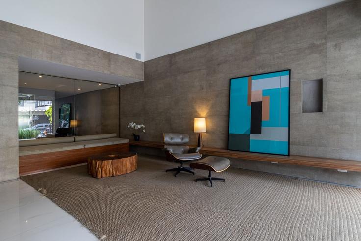 Elegant gestaltetes Wohnzimmer mit moderner Einrichtung in einer Wohnung im Building Rua Coronel Joaquim Ferreira Lobo - akile-homes - 1459335 in Vila Olímpia, São Paulo