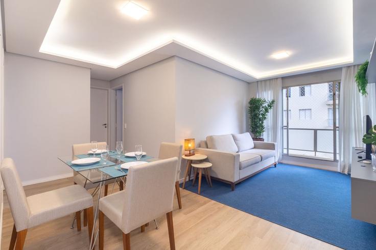 São Paulo JabaquaraのBuilding Rua Tenente Mauro de Miranda - akile-homes - 1459371のアパートメントにある、モダンな家具を備えたエレガントなデザインのリビングルーム