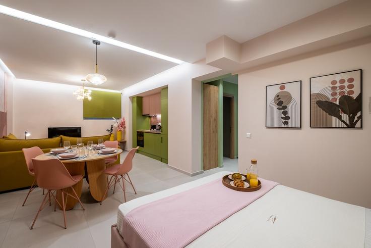 Elegant gestaltetes Wohnzimmer mit moderner Einrichtung in einer Wohnung im Building Mpotasi - albaresidences - 1055211 - ATH in Piraeus, Athens