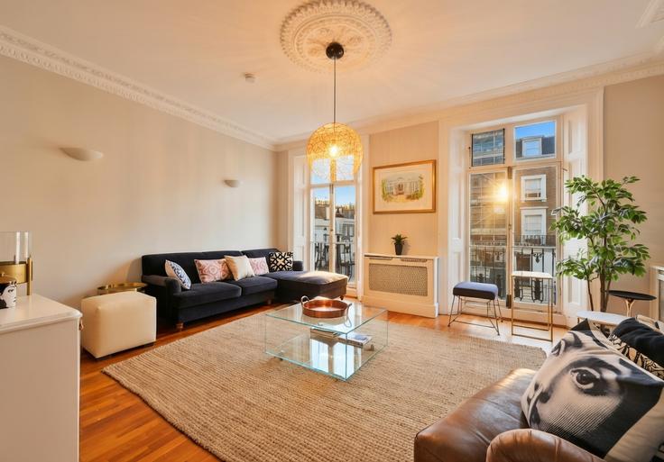 Royal Borough of Kensington and Chelsea, London에 위치한 Building Milner Street - alesestate - 1647316 유닛의 세련된 인테리어가 돋보이는 거실