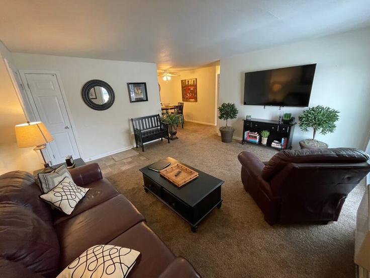 Janesville, Janesville에 위치한 Building Vold Court - alexander-bishop-ltd - 1253104 - USA 유닛의 세련된 인테리어가 돋보이는 거실